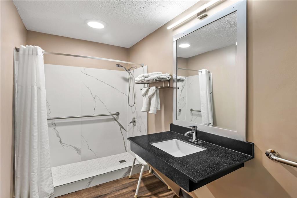 Super 8 by Wyndham Commerce - photo 15