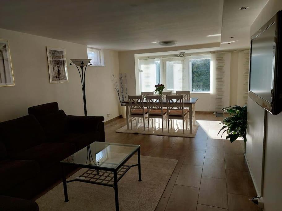 Lägenhet på landet nära stan — 4-Star Luxury Hotel in Partille, Sweden