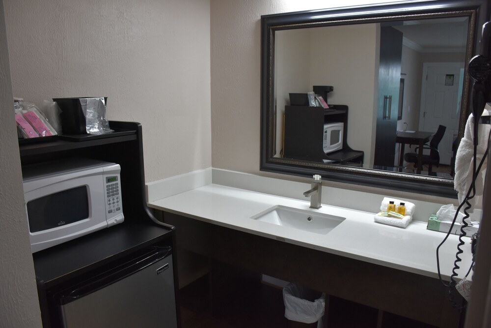 Destin Inn and Suites - photo 18