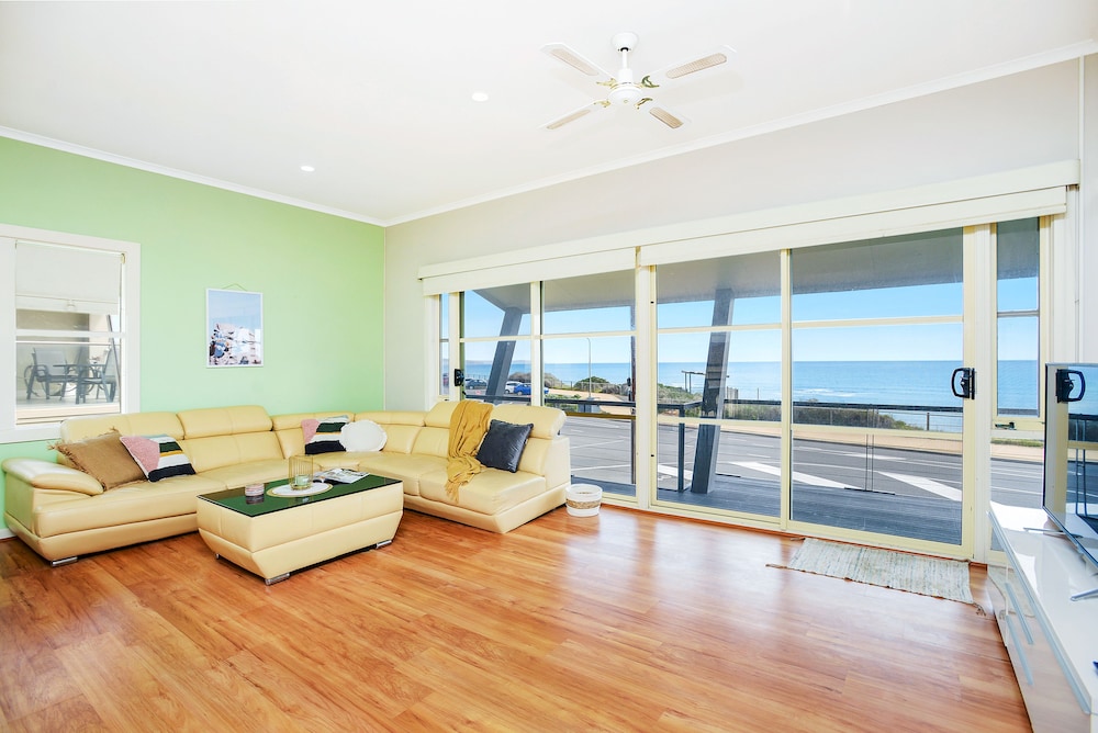 Salt - carbon neutral hotel in Aldinga Beach
