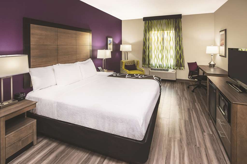 La Quinta Inn & Suites by Wyndham Milledgeville - photo 13