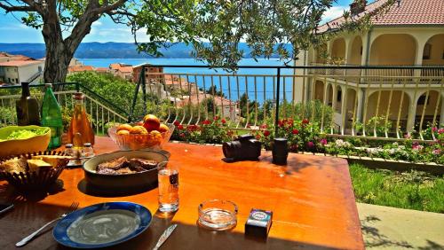 Holiday Home Jozo — 4-Star Luxury Hotel in Omis, Croatia