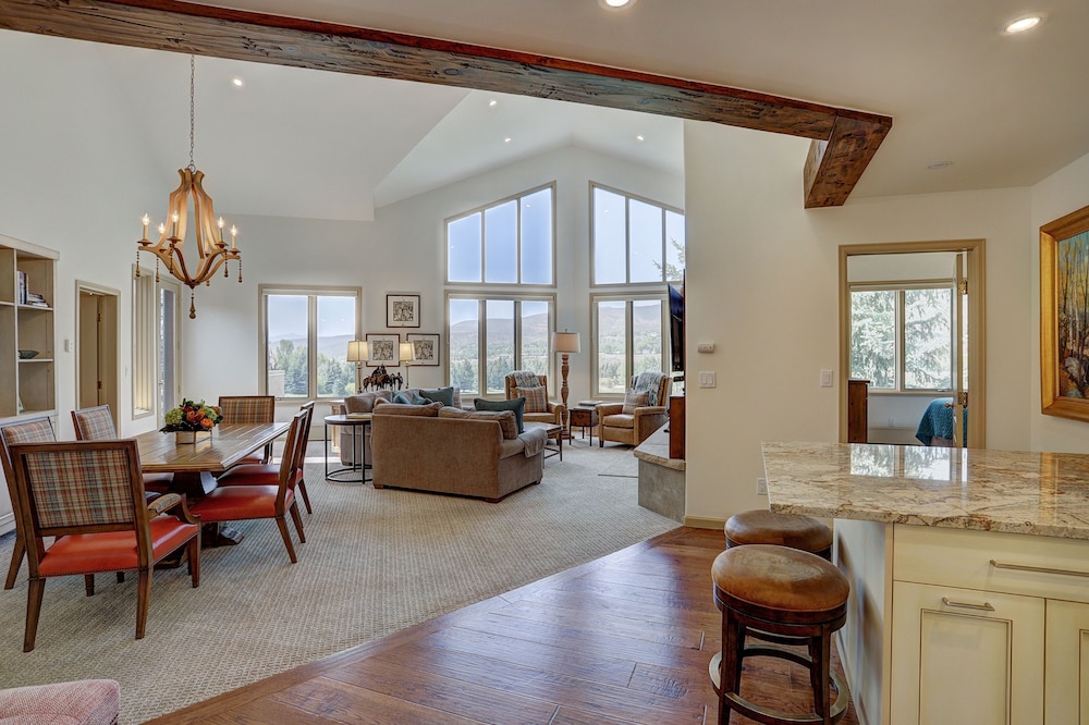 2br In The Seasons At Arrowhead vaulted Ceilings 2 Bedroom Condo by RedAwning — 4-Star Luxury Hotel in Edwards, United States
