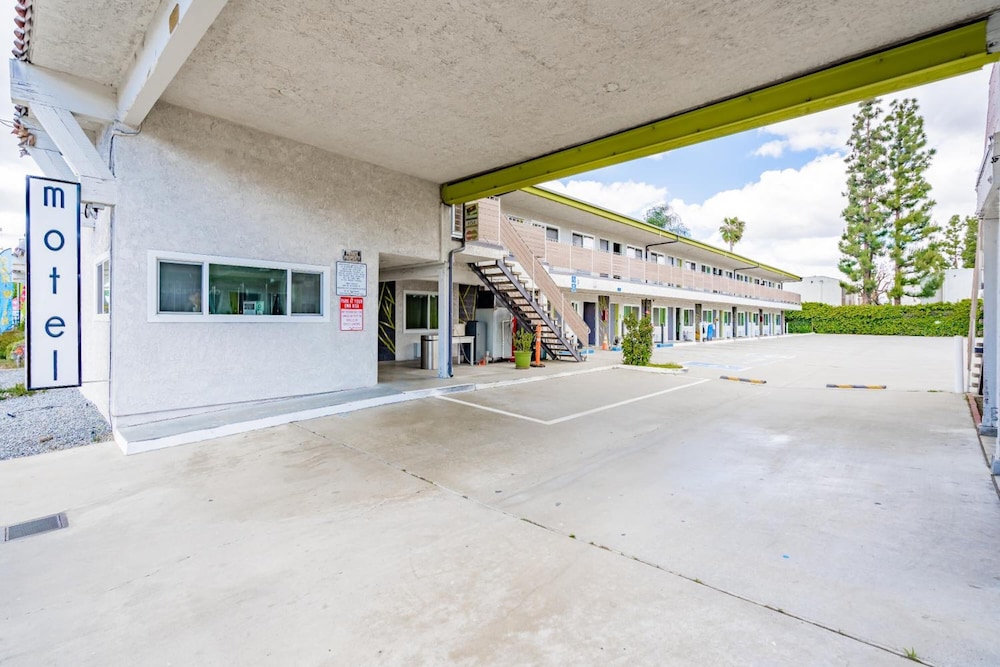 Exclusivo Inn & Suites - photo 30