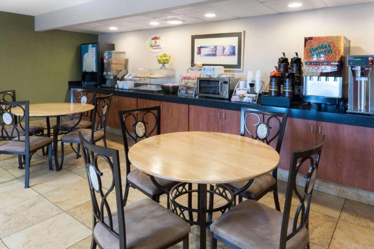 Super 8 by Wyndham Strongsville Cleveland - photo 7