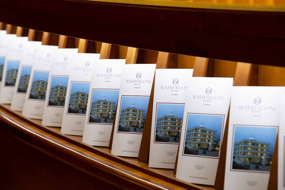 Hotel Maddaloni — 4-Star Luxury Hotel in Casamarciano, Italy