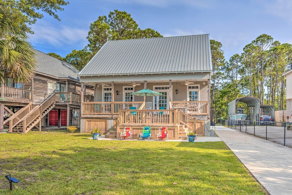 Bayfront Home with Kayaks Paddleboards and Bikes — 4-Star Luxury Hotel in Dauphin Island, United States