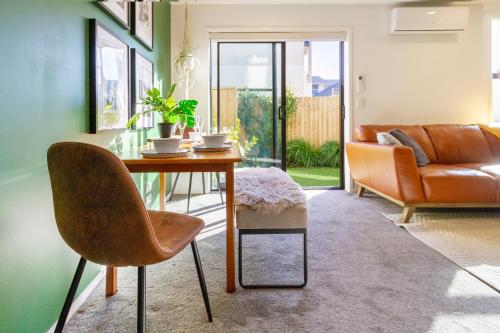 Gorgeous in Green 2 bed Central Oasis w king bed — 4-Star Luxury Hotel in Christchurch, New Zealand