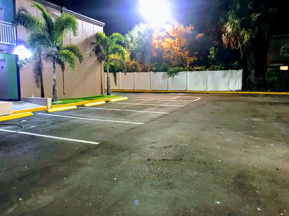 Tropical Inn & Suites - photo 61