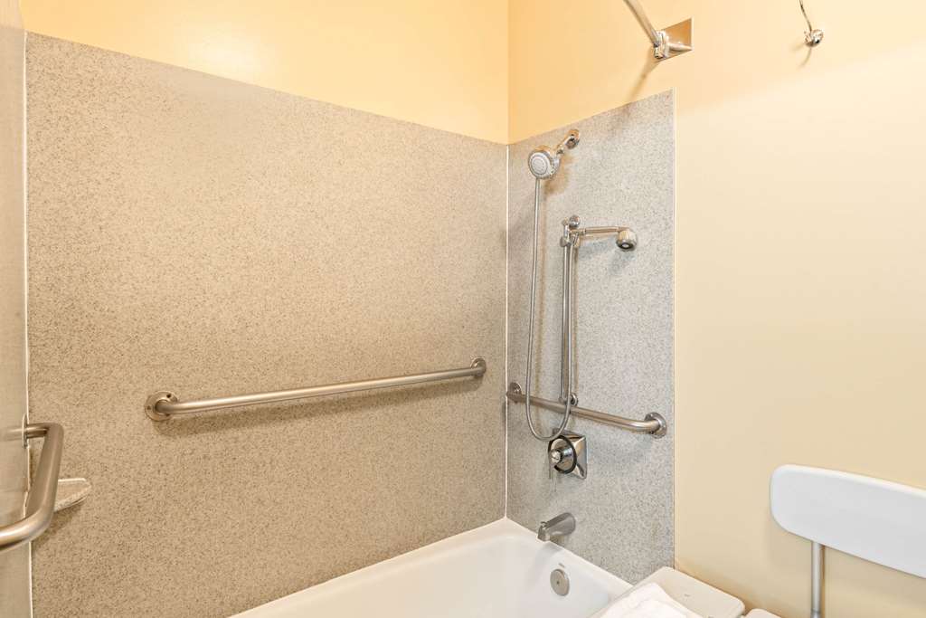 La Quinta Inn & Suites by Wyndham Logan - photo 13