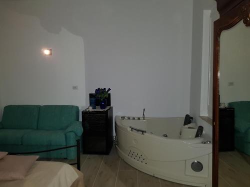 Dormi Da Me Sul Mare — hotel in San Ginesio
