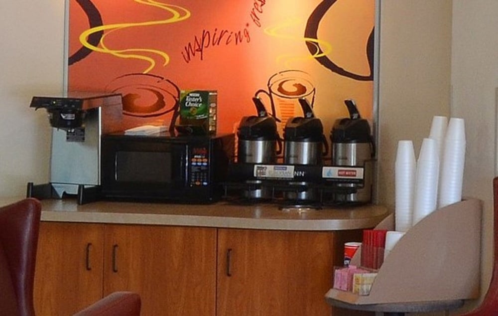 Red Roof Inn San Antonio Airport - photo 24