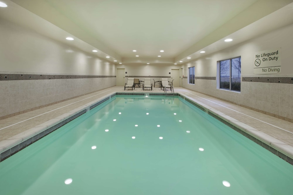 Hampton Inn & Suites Wichita Northeast - photo 21