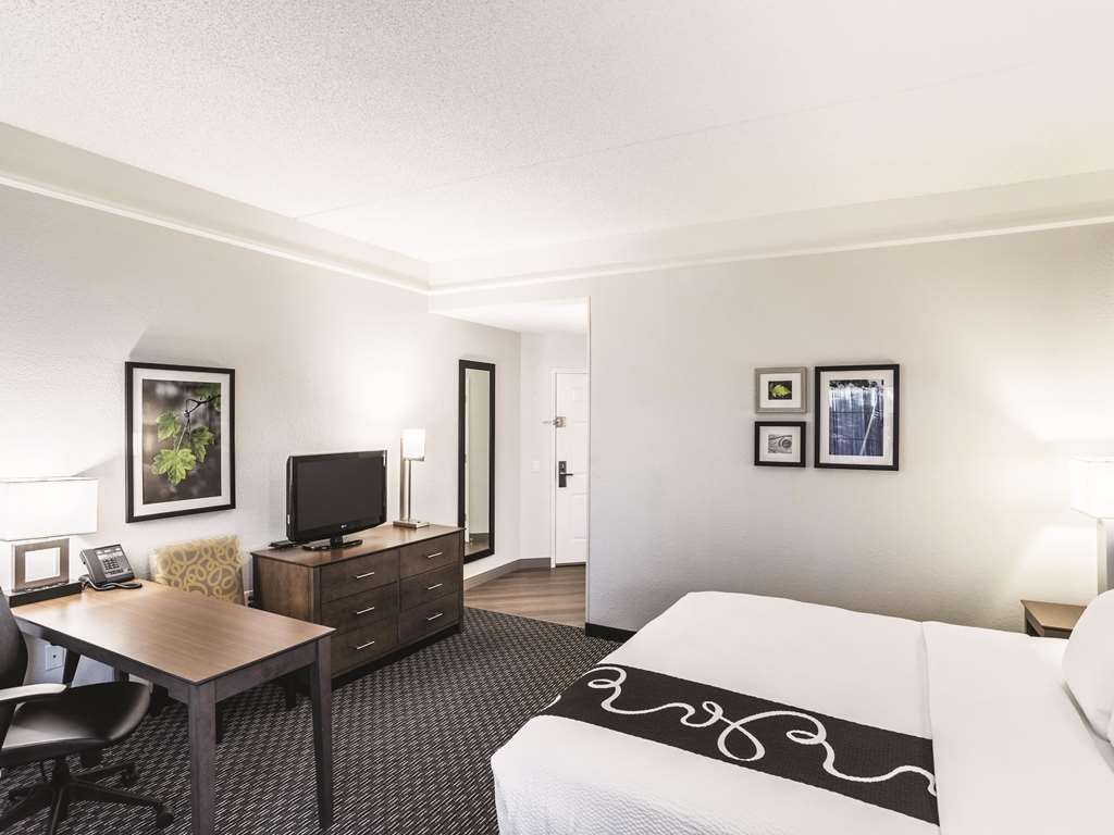 La Quinta Inn & Suites by Wyndham Flagstaff - photo 16