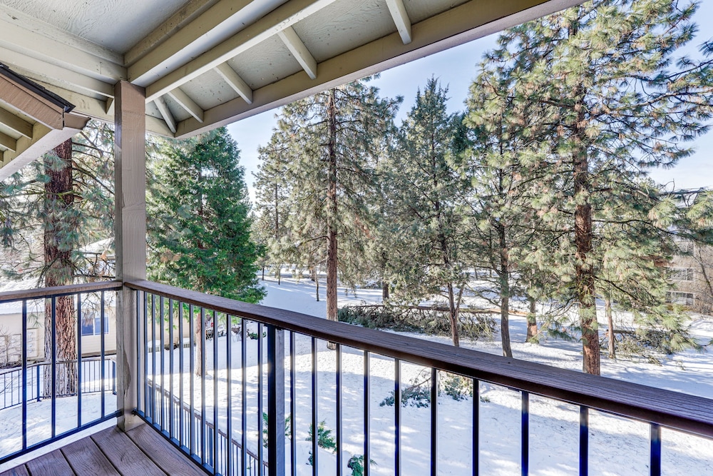 Klamath Falls Townhome w Deck & Resort Amenities - photo 29