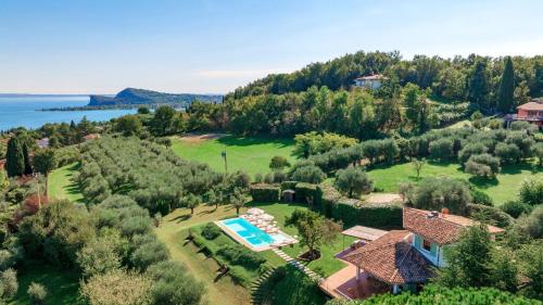 Villa del Prato 8 Emma Villas — 4-Star Luxury Hotel in Puegnago Sul Garda, Italy