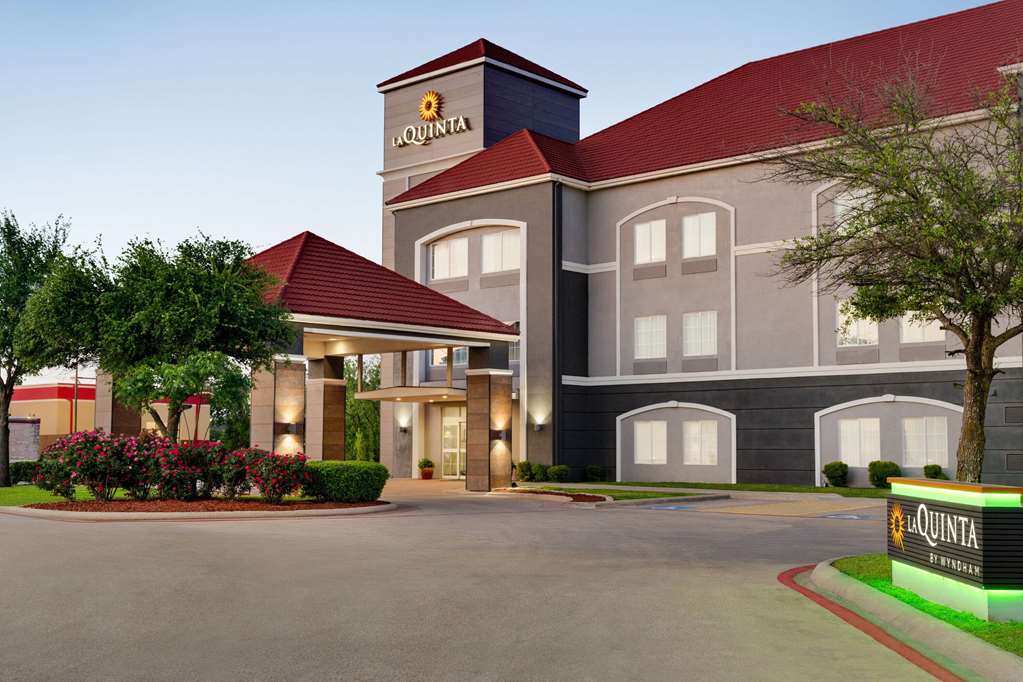 La Quinta Inn & Suites by Wyndham Stephenville - photo 23