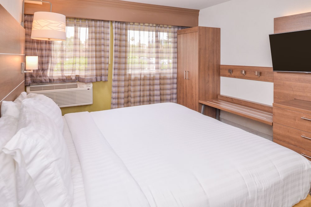 Holiday Inn Express Palm Desert by IHG - photo 16