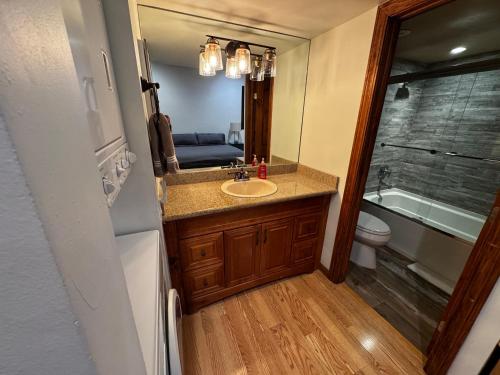 Spacious Condo walking distance to Hyatt and Beaches