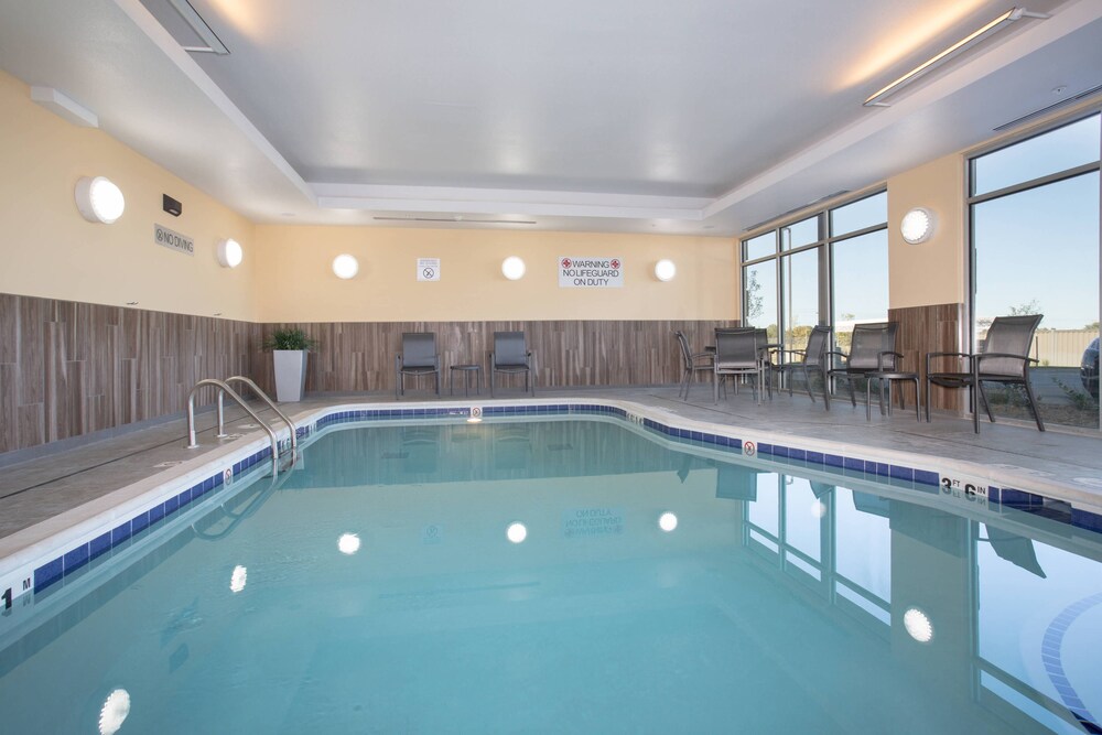Fairfield Inn & Suites by Marriott Burlington - photo 13
