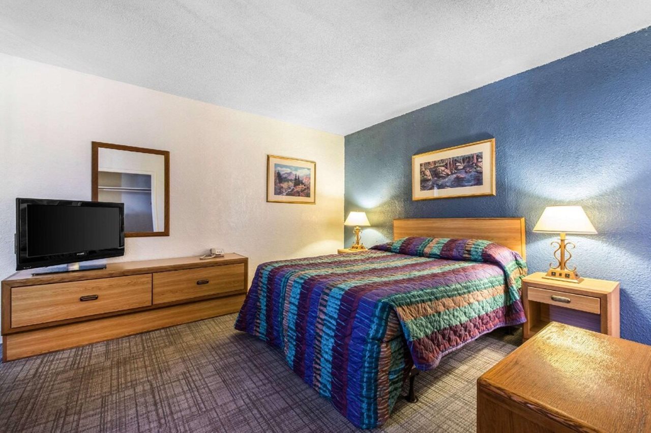 Rodeway Inn & Suites Colorado Springs CO - photo 18