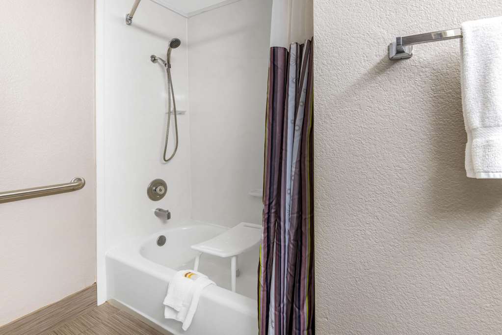 La Quinta Inn by Wyndham San Antonio Brooks City Base - photo 17