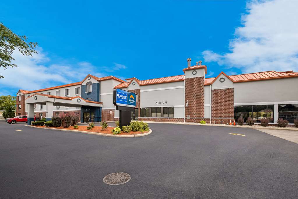 Suburban Studios Milwaukee Airport - photo 3