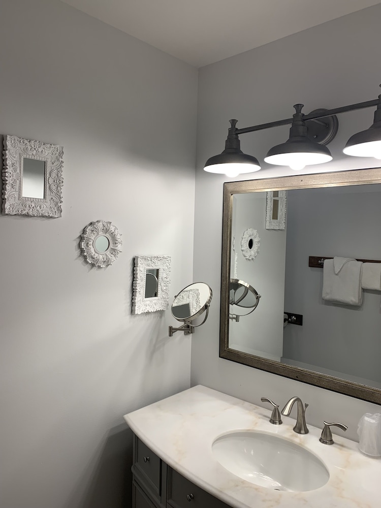 Ivy Manor Inn Village Center - photo 19