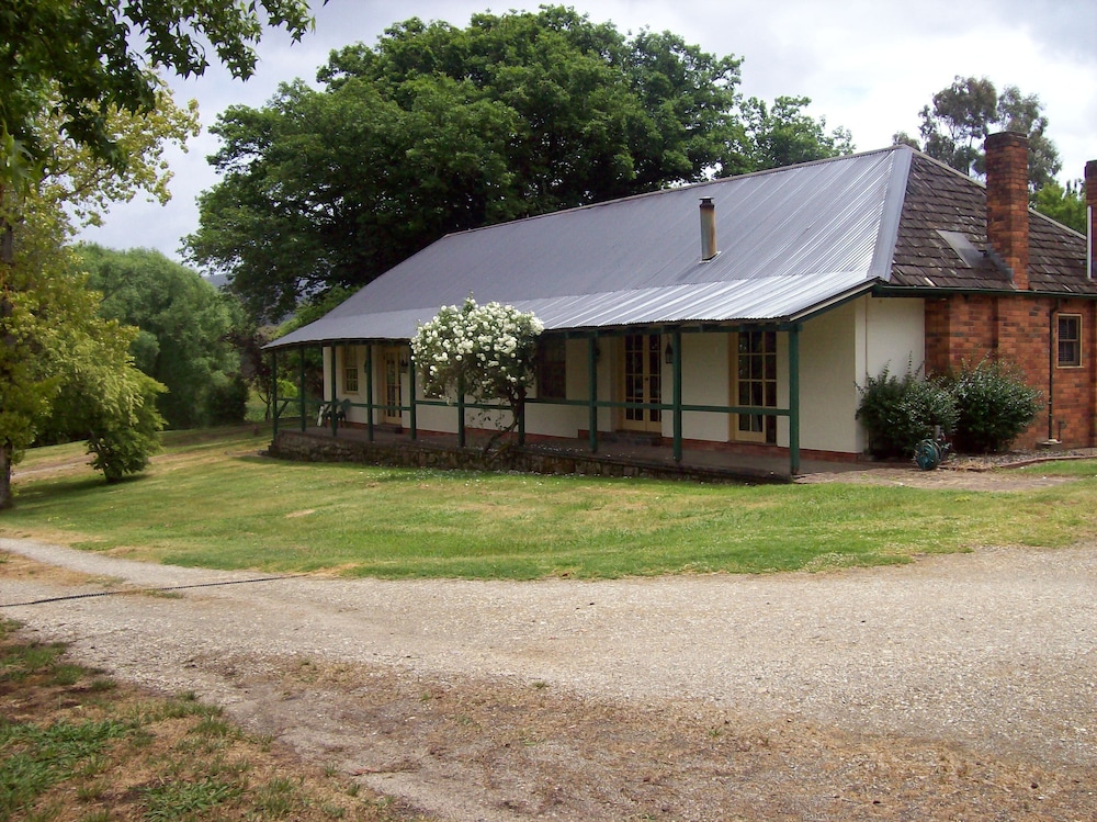 Colonial Inn Guest Rooms — hotel in Yackandandah