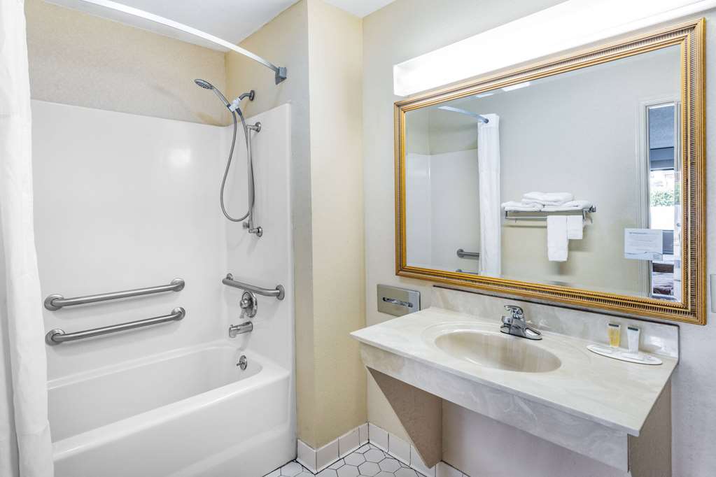 Days Inn by Wyndham Macon I 475 - photo 21