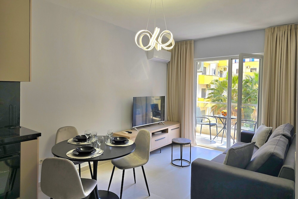 Happy Stay Apartment by the Sea 092 — 4-Star Luxury Hotel in Golem, Albania