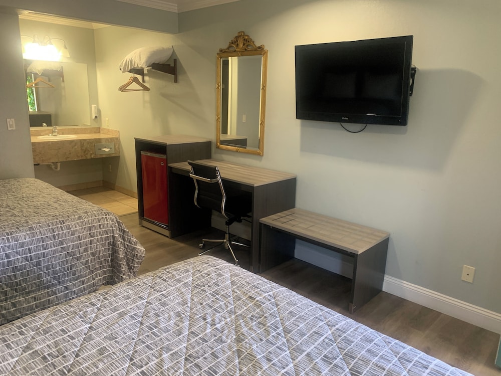 Monterey Oceanside Inn - photo 11