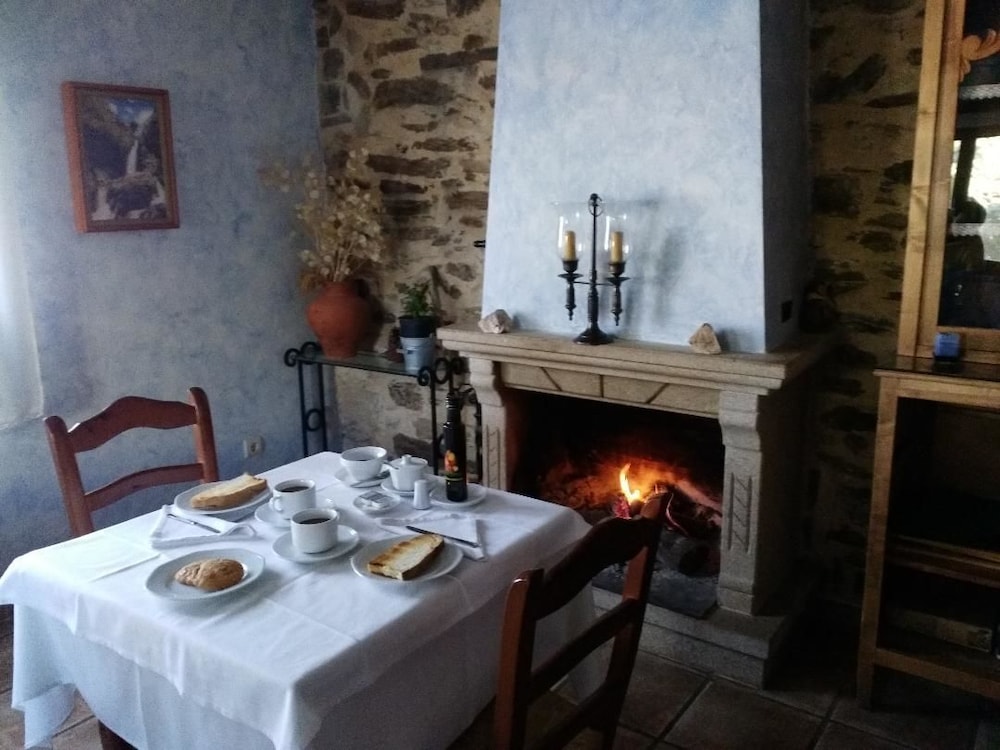 Hotel Rural Mesa del Conde — 4-Star Luxury Hotel in San Felices De Los Gallegos, Spain