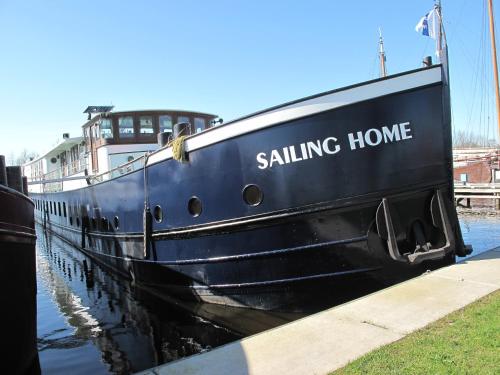 Botel Sailing Home