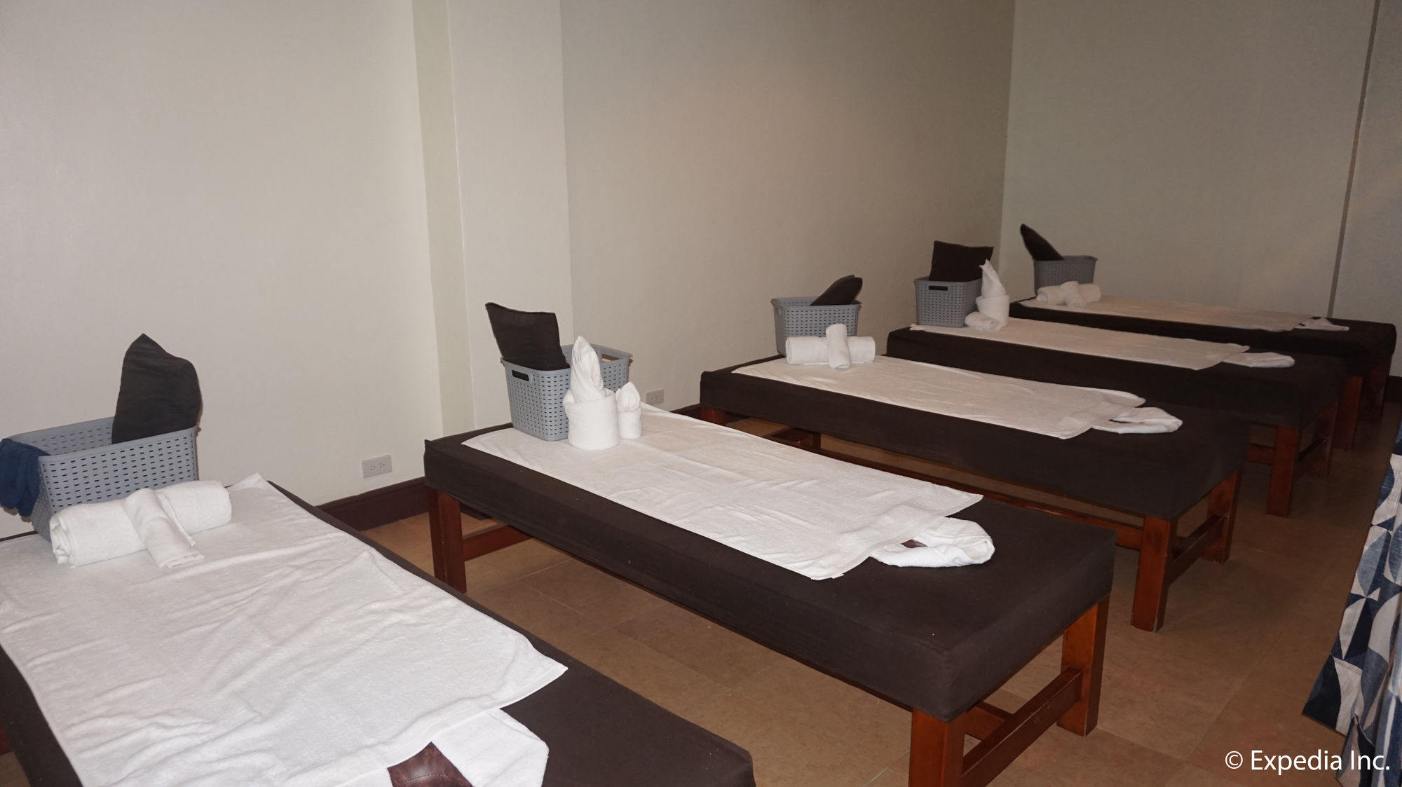 Vanna Hotel — Angeles City — photo 2