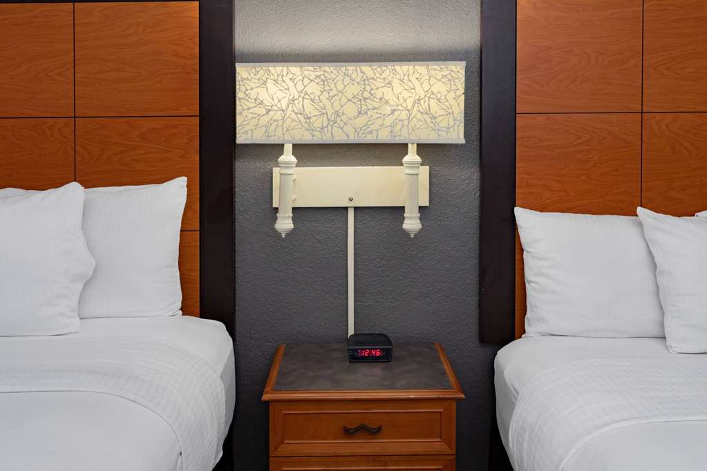 La Quinta Inn by Wyndham Laredo I 35 - photo 39