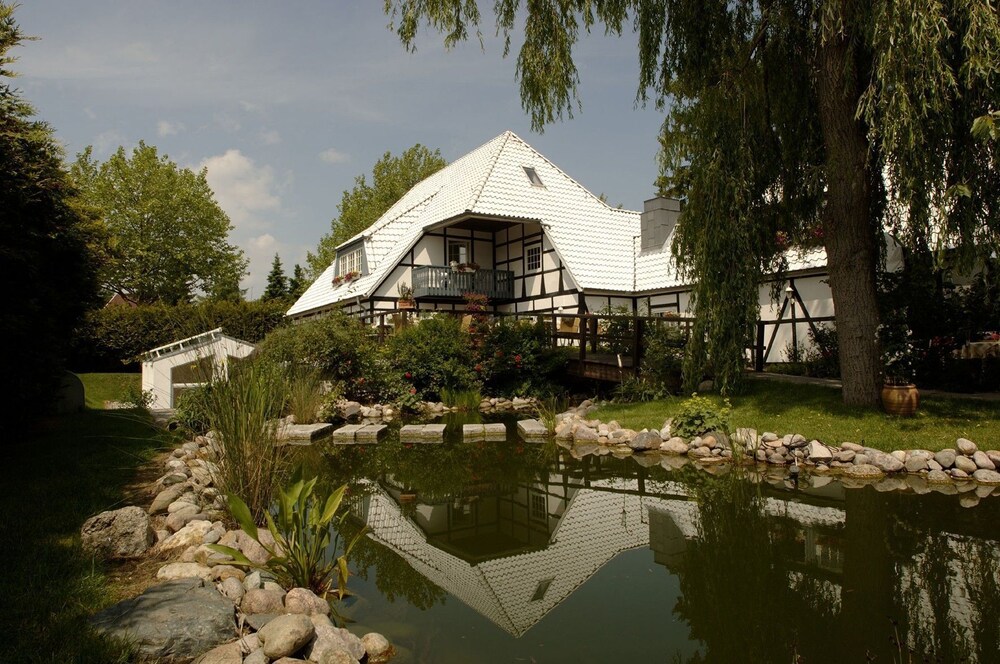 Gartenhotel Weisser Hof - carbon neutral hotel in Malente