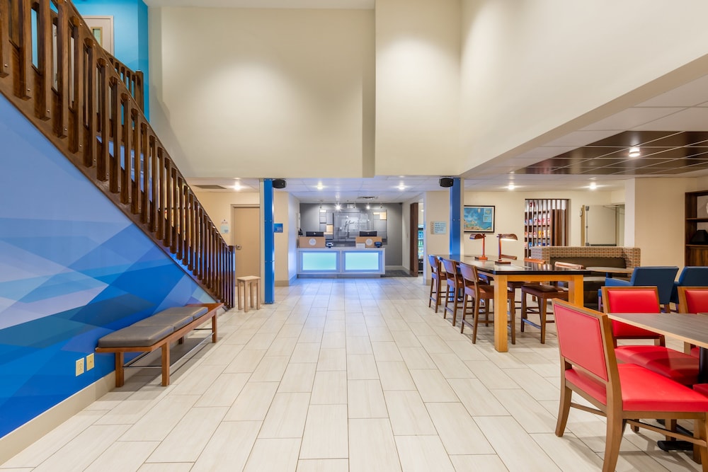 Holiday Inn Express Cleveland Vermilion an IHG Hotel - photo 4