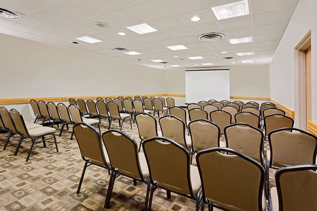 Ramada by Wyndham Marquette - photo 22