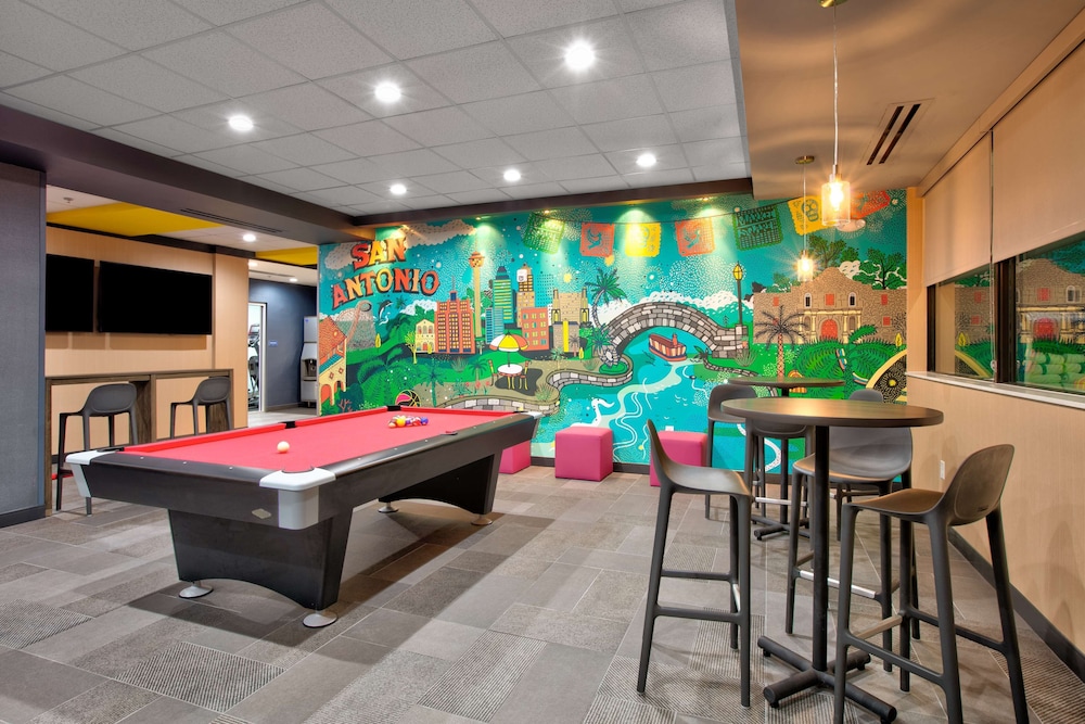 Tru by Hilton San Antonio at the Rim - photo 3