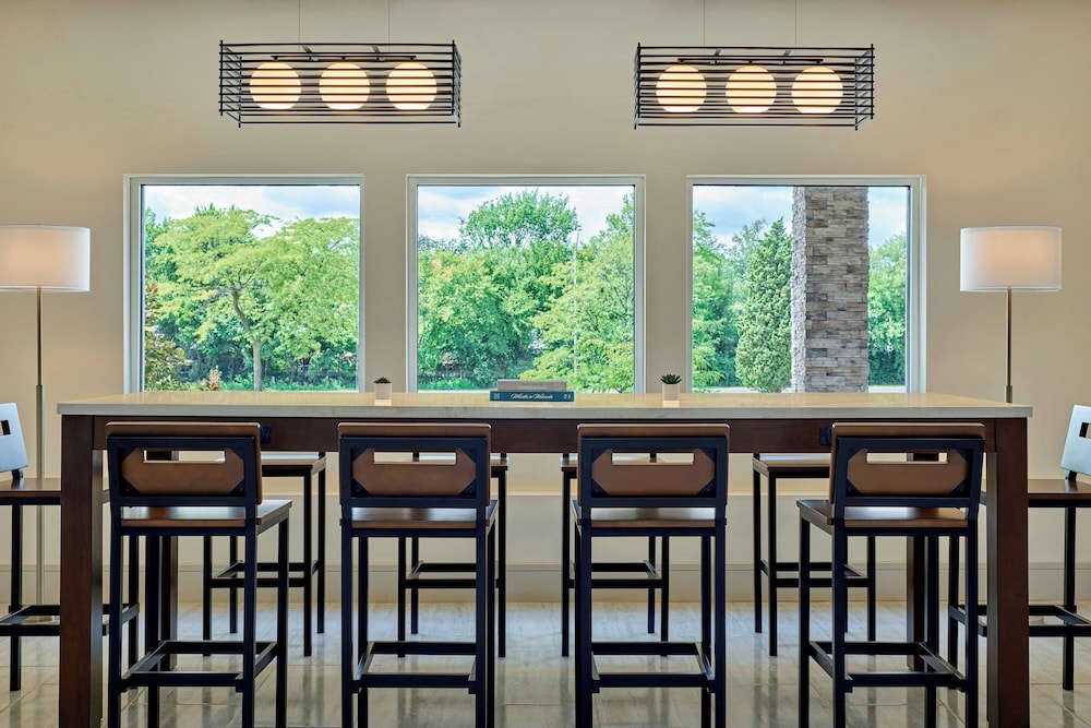 Delta Hotels by Marriott Chicago Willowbrook - photo 2