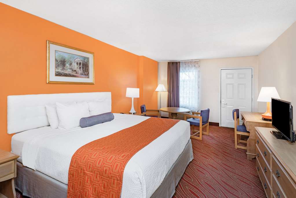 Howard Johnson by Wyndham Staunton - photo 33
