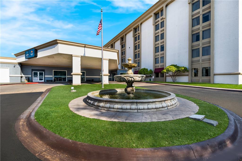 Clarion Hotel San Angelo near Convention Center - photo 3
