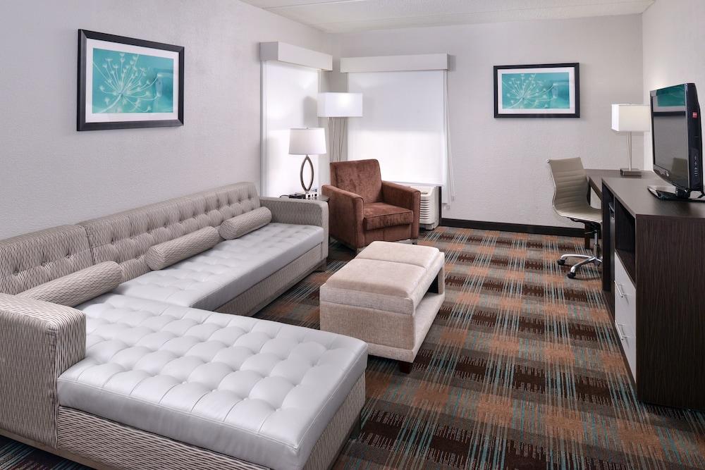 Wyndham Garden Greenville Airport - photo 44