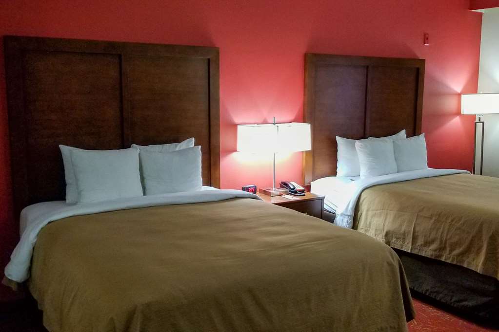 Econo Lodge Inn & Suites East - photo 14