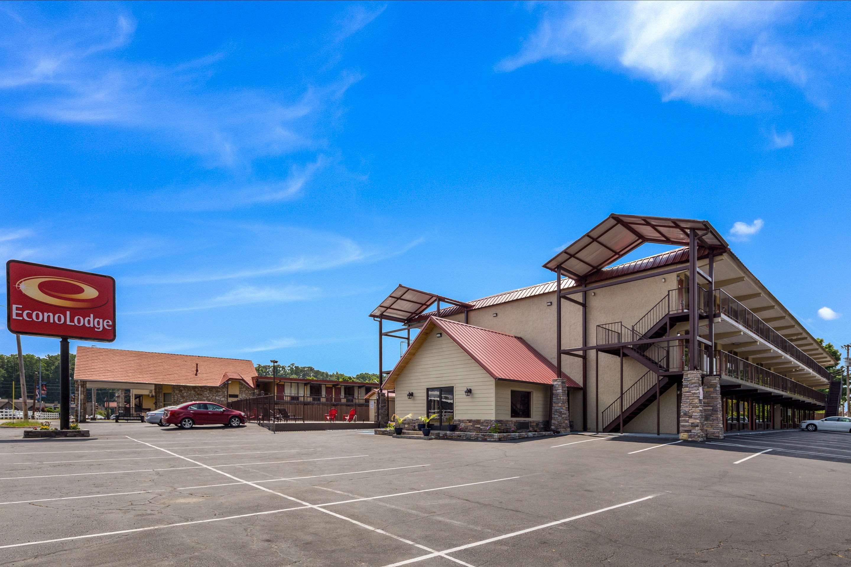 Econo Lodge Pigeon Forge TN - photo 10