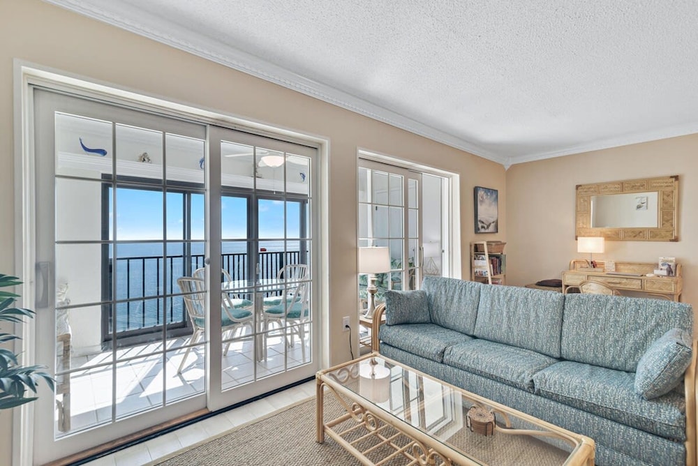 Gulf Tower 12A Direct Gulf front 2 2 Sleeps 6 - photo 4
