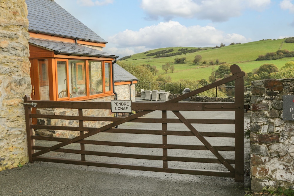 Pendre Uchaf 10332476 — Derwen