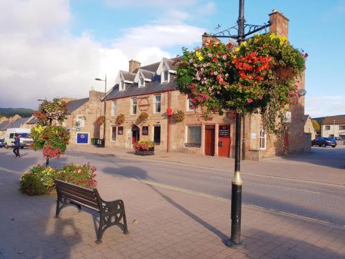 Commercial Hotel — hotel in Alness