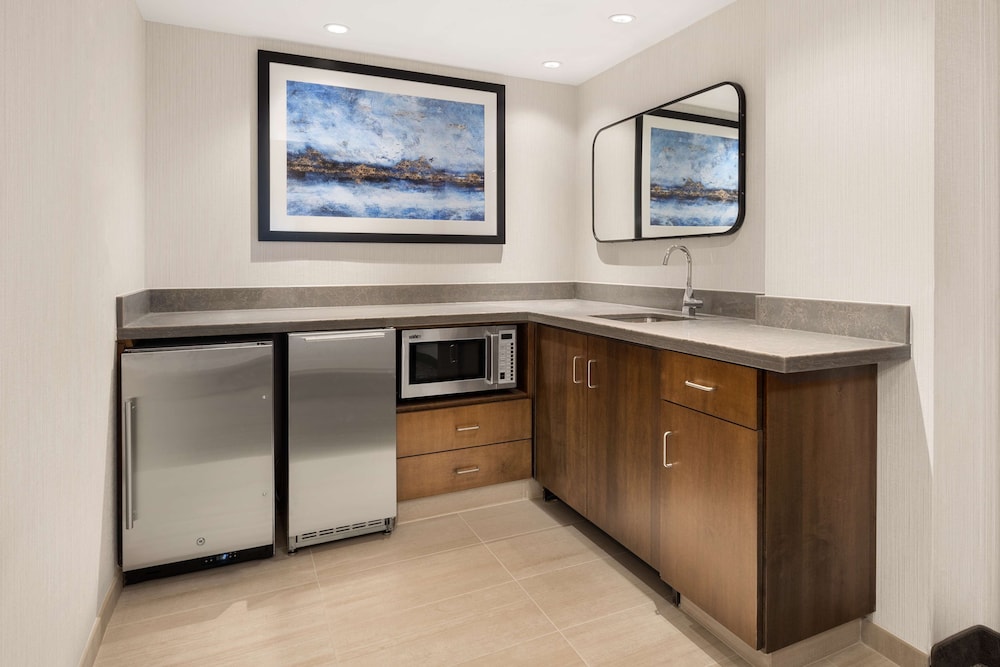 Embassy Suites by Hilton Portland Airport - photo 23